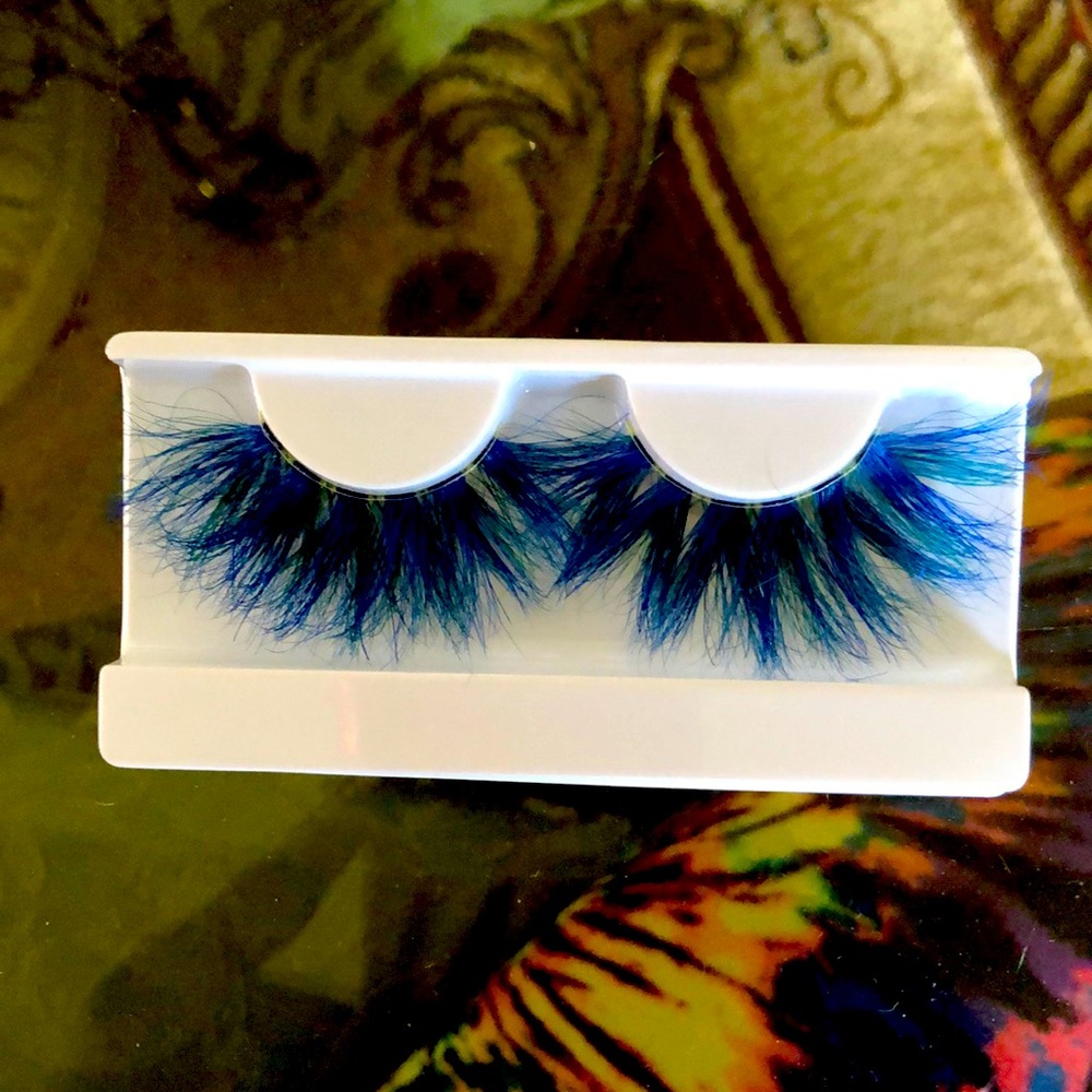 Blue and light green mixed lashes